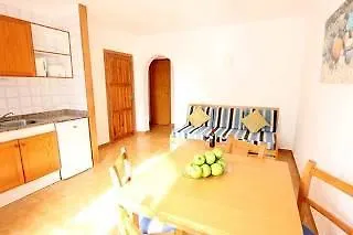 Holiday Park Apartments סנטה פונסה