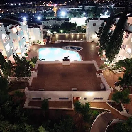 Holiday Park Apartments דירה