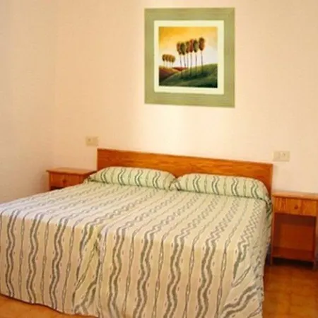Holiday Park Apartments Апартаменты *
