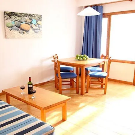 Holiday Park Apartments Апартаменты *