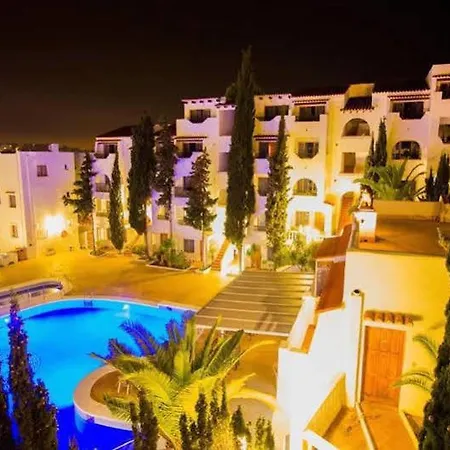 Апартаменты Holiday Park Apartments Санта-Понса